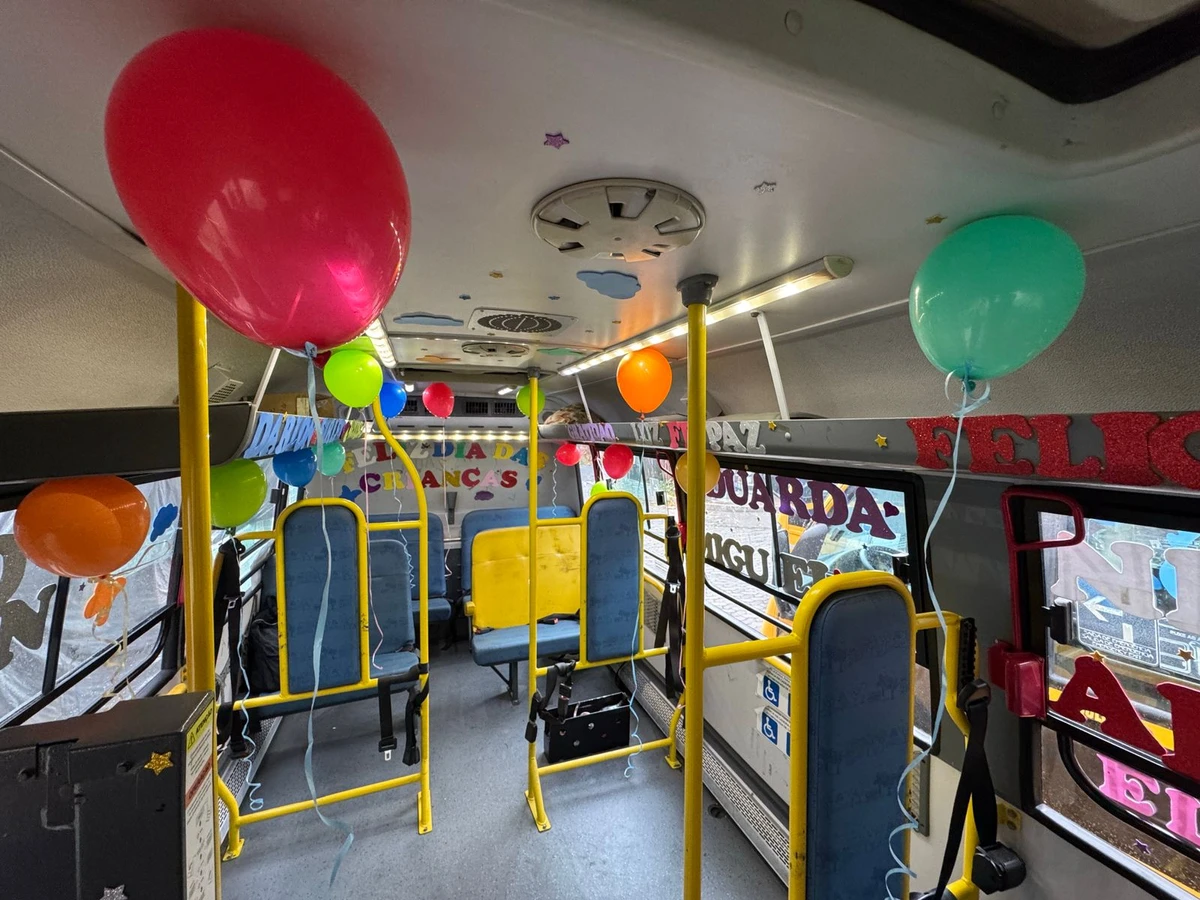 Dia das Crianças com transporte escolar decorado em Cariacica por Divulgação Prefeitura de Cariacica