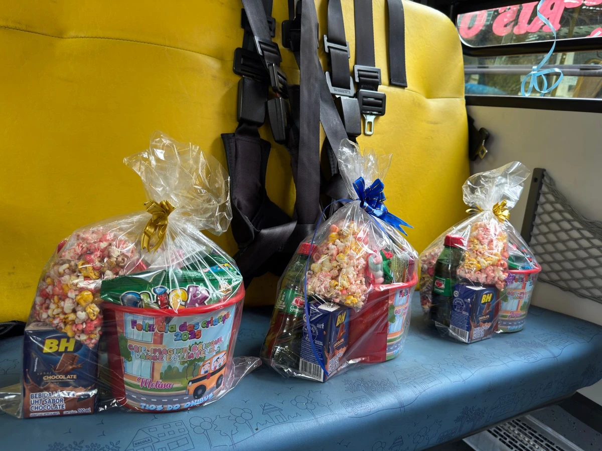 Dia das Crianças com transporte escolar decorado em Cariacica por Divulgação Prefeitura de Cariacica