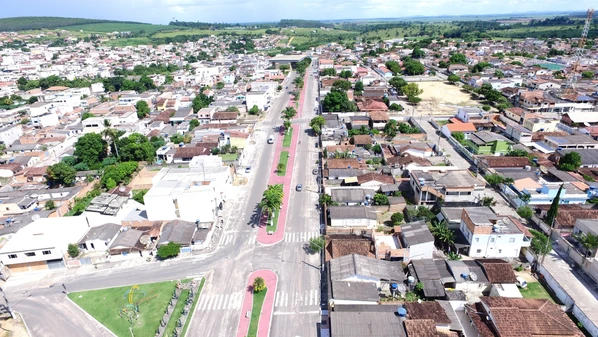 Carlos Henrique Pereira Santos, de 21 anos, chegou a ser levado ao hospital, mas não resistiu aos ferimentos; PM encontrou uma pistola na cintura da vítima