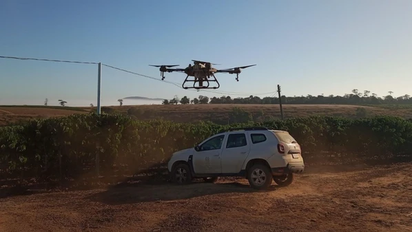 A ação começou na segunda-feira (13) e, segundo o órgão, resultou na notificação a 73 empresas – que têm até 15 dias para se regularizarem – e na interdição de drones