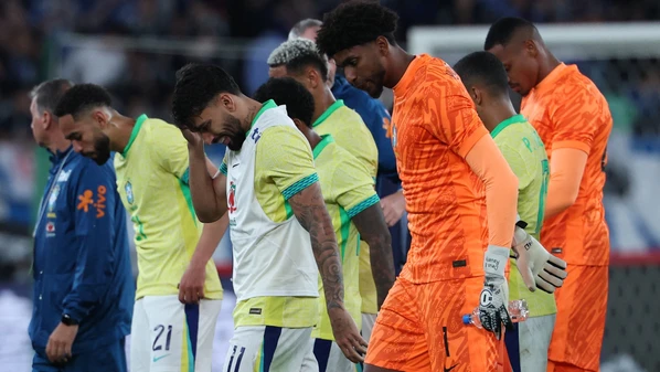 Com escalação alternativa e pouco entrosamento, defesa brasileira foi mal na segunda etapa e viu os asiáticos virarem o jogo