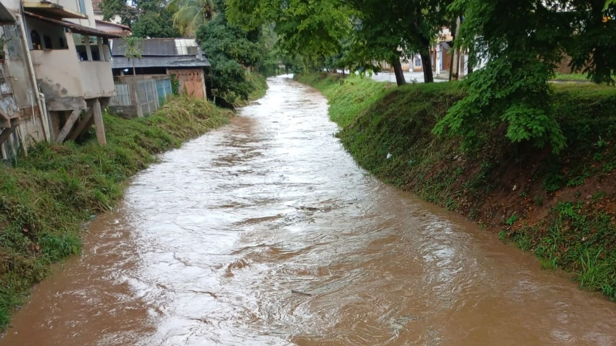 Chuvas fortes causam transtornos em Muqui, no Sul do ES por Divulgação/Defesa Civil Municipal 