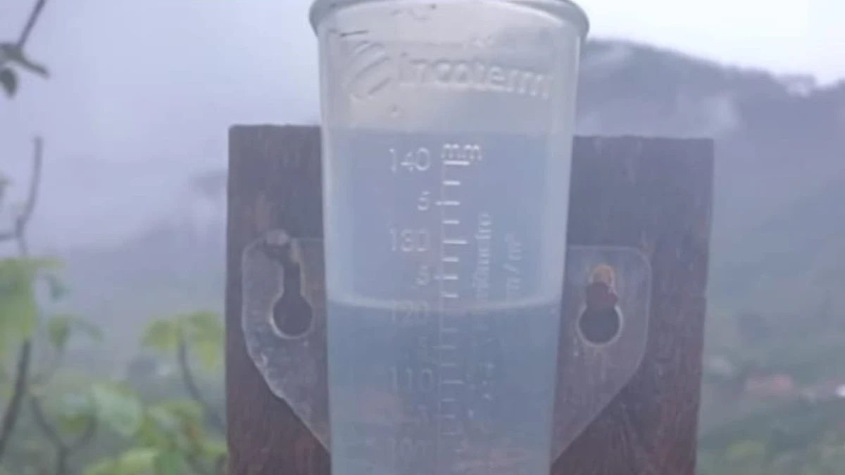 Chuvas fortes causam transtornos em Muqui, no Sul do ES por Divulgação/Defesa Civil Municipal 