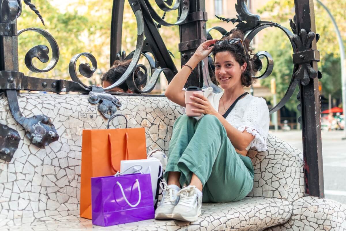 Barcelona encanta os brasileiros que buscam unir turismo e boas compras, com lojas, salões e espaços de beleza que oferecem atendimento acolhedor e produtos variados (Imagem: AlvaroRT | Shutterstock)