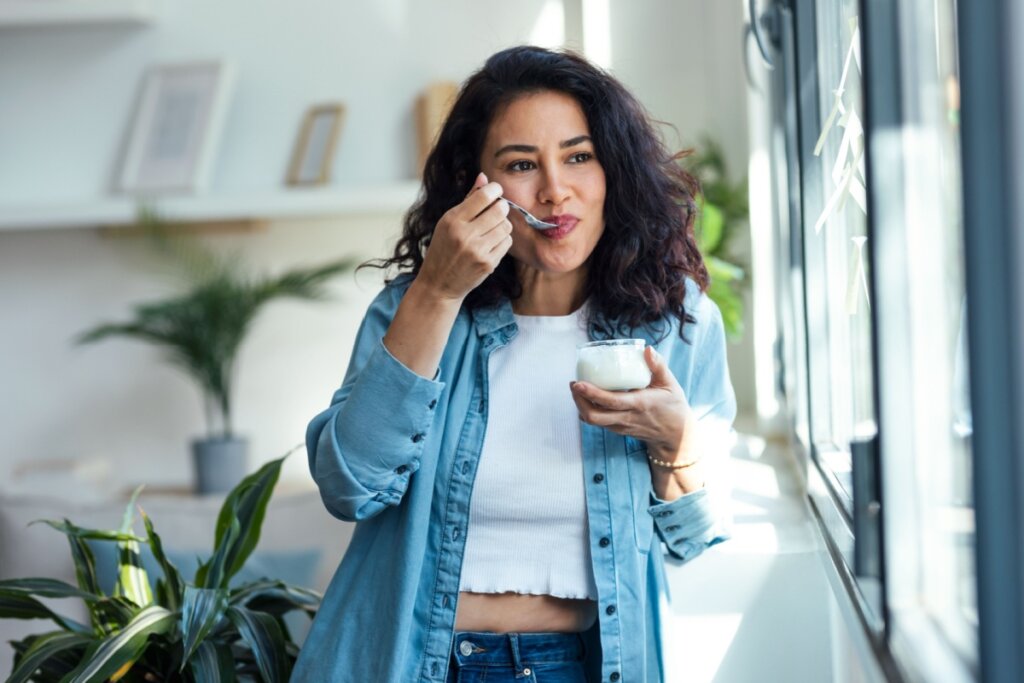 No método Neurofit, é importante aprender a não compensar as emoções ruins com a comida (Imagem: Josep Suria | Shutterstock)