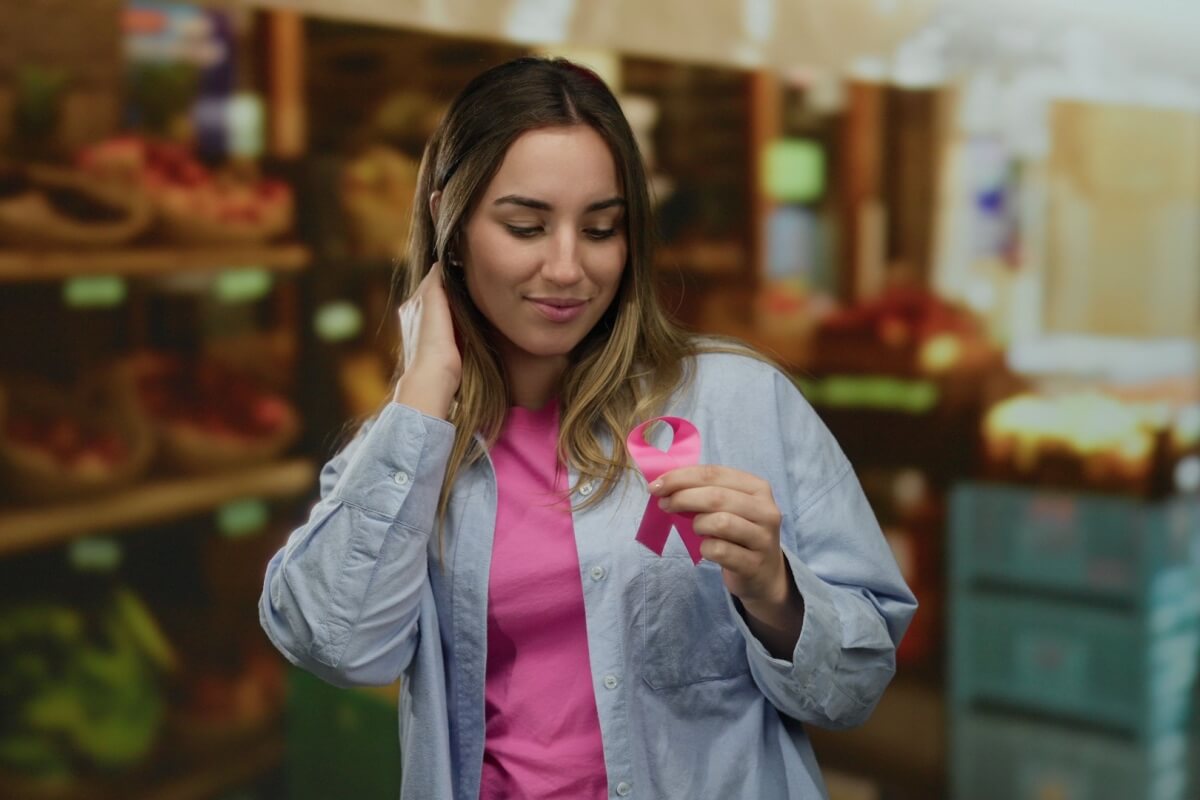 O cuidado com a alimentação pode ajudar a prevenir o câncer de mama (Imagem: Krakenimages.com | Shutterstock)