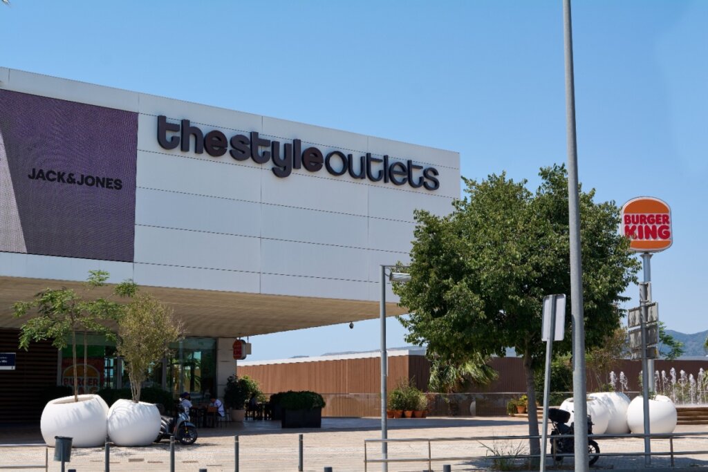 O Viladecans The Style Outlets reúne mais de 130 de lojas, como Nike, Adidas e Mango (Imagem: Mundofoto | Shutterstock)