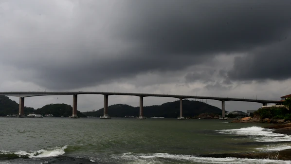 O aviso meteorológico laranja, de nível intermediário na escala de risco, valerá para 76 das 78 cidades capixabas