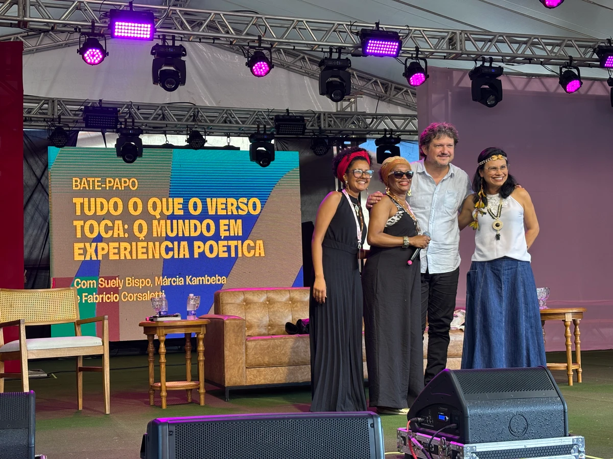 Autores durante um dos bate-papos na Flinc