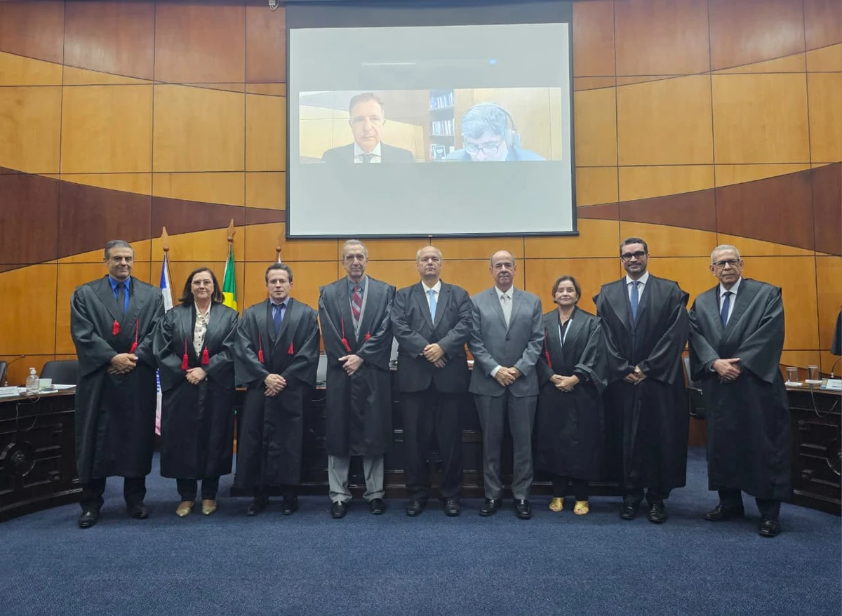 Nova mesa diretora do Tribunal Regional Eleitoral do Espírito Santo (TRE-ES) para o biênio 2025/2027.