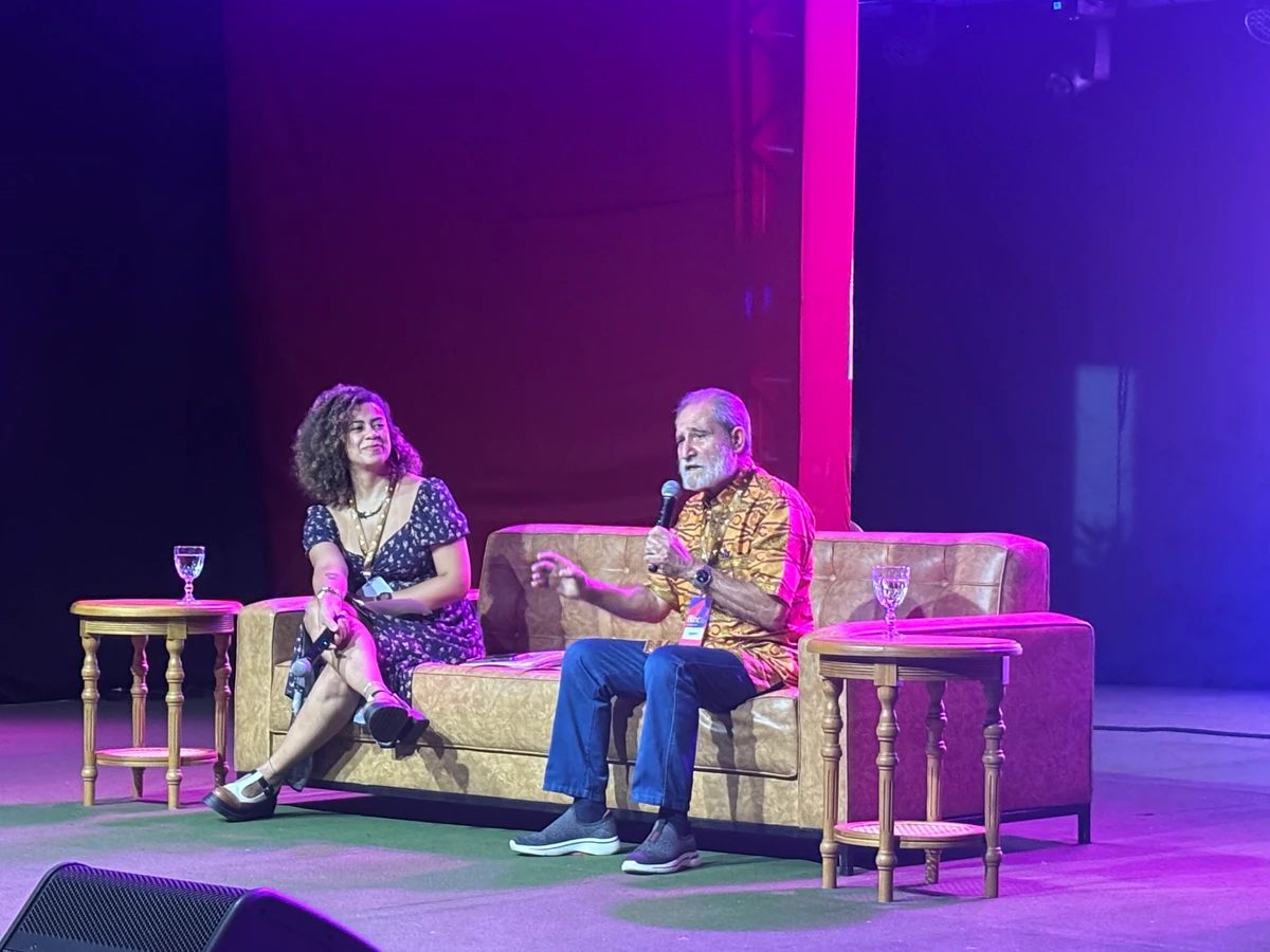 Pepetela durante o bate-papo “Tudo está ligado: Literatura, Memória e História”