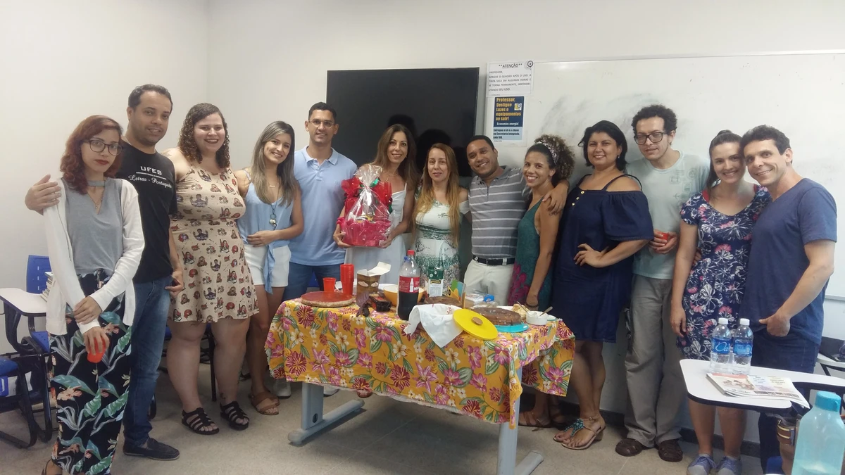 Professora Fabíola e alunos