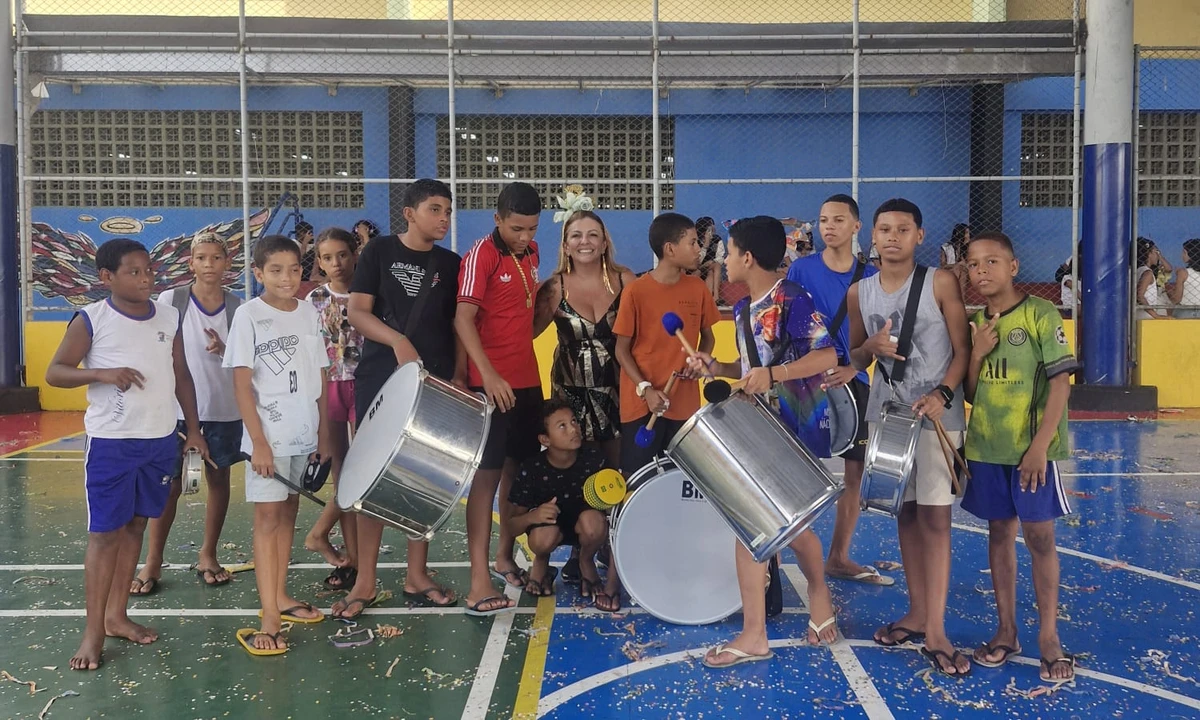 Rúbia acompanha com orgulho a trajetória dos alunos