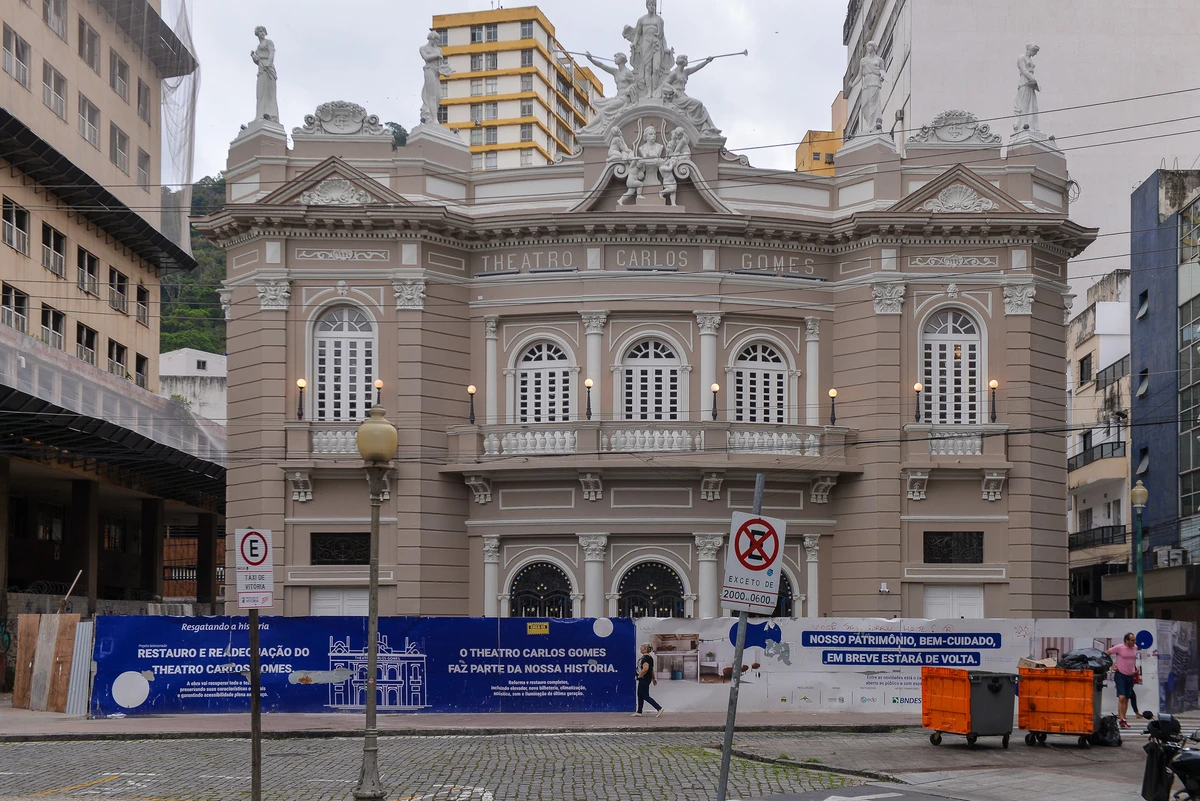 Teatro Carlos Gomes no Centro de Vitória por Vitor Jubini