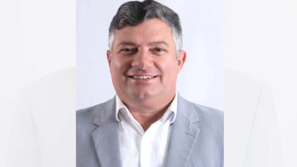 Oldair Rossi (União) foi penalizado com 76 dias sem remuneração, assim como sua equipe de gabinete, depois de se envolver em uma confusão na UPA do município