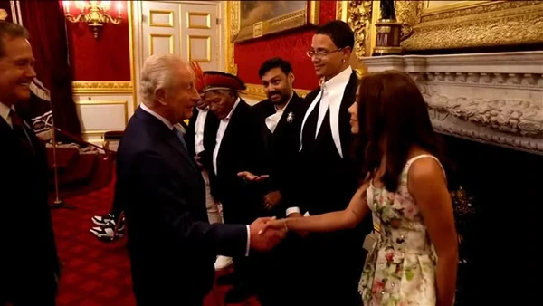 Anitta se encontra com rei Charles III durante evento na Inglaterra