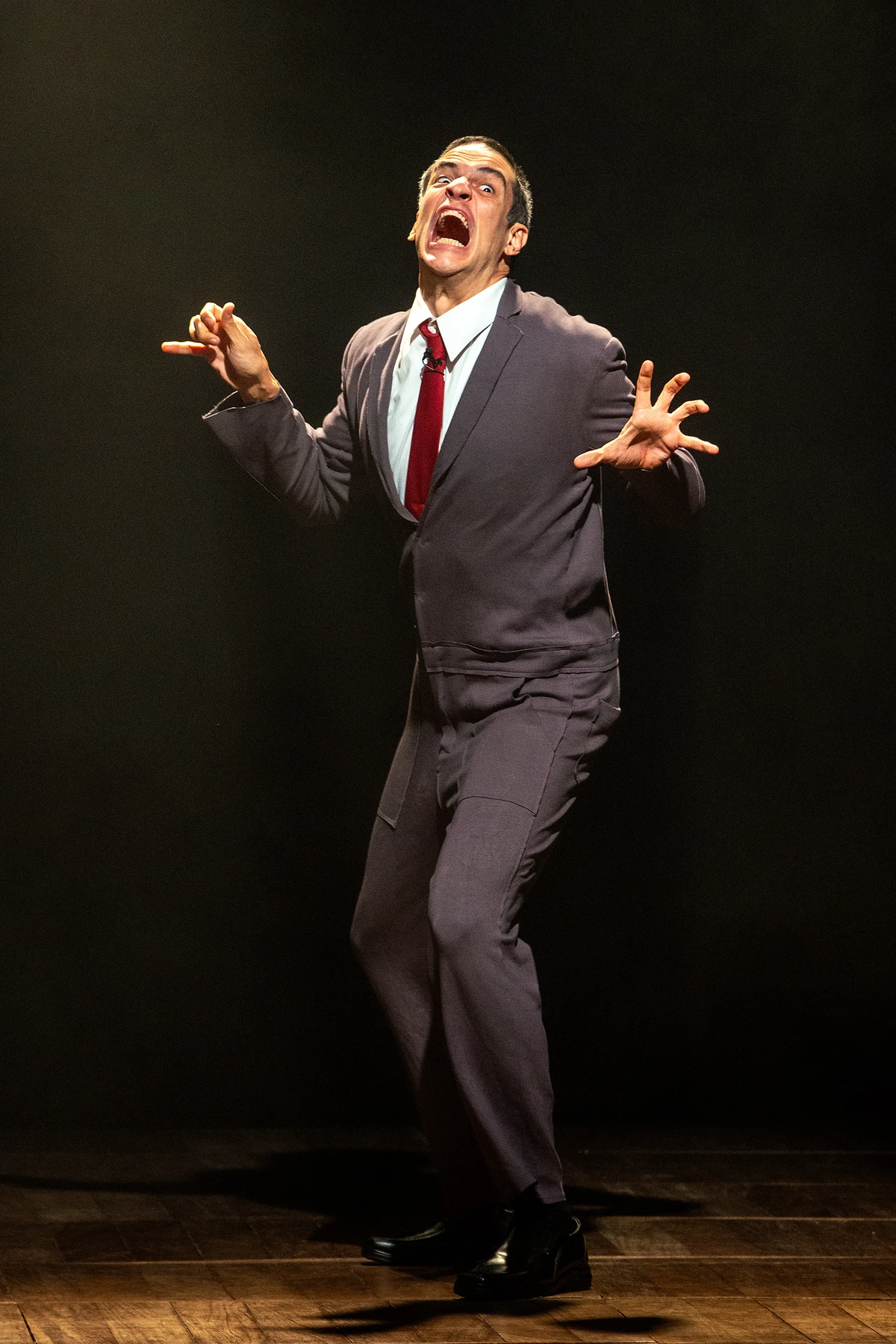 Dramaturgia é assinada a seis mãos por Solano, Thiré e Isabel Teixeira