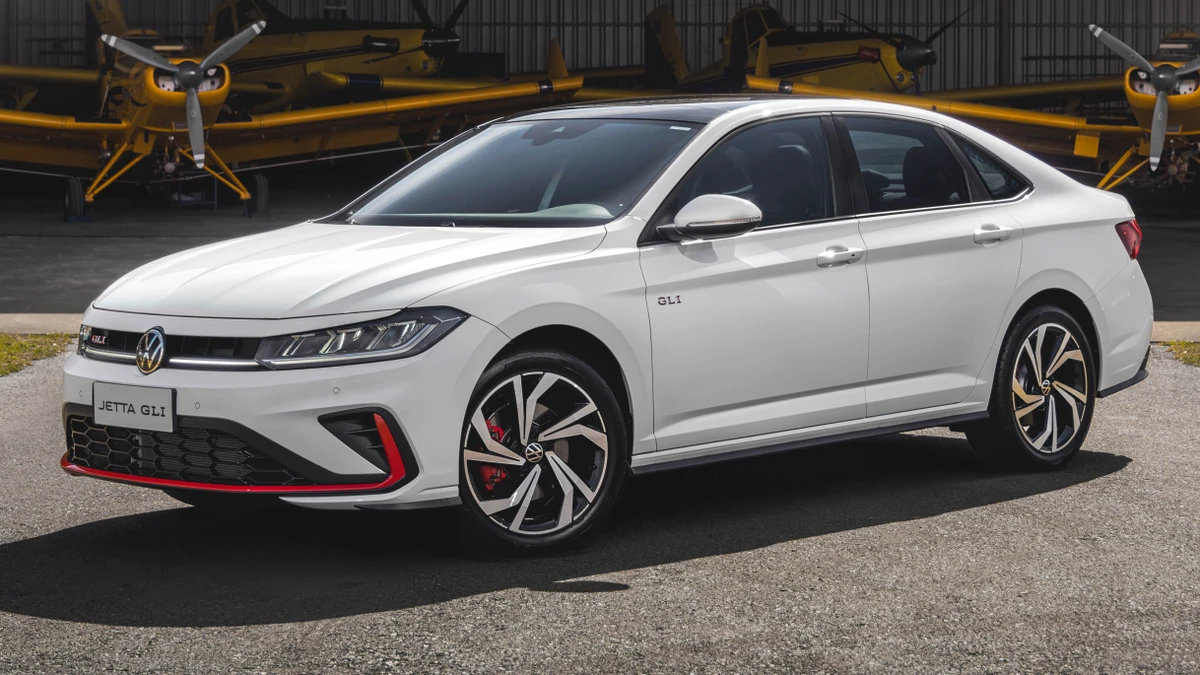 O Jetta GLI chega ao Brasil em novembro por R$ 269.990