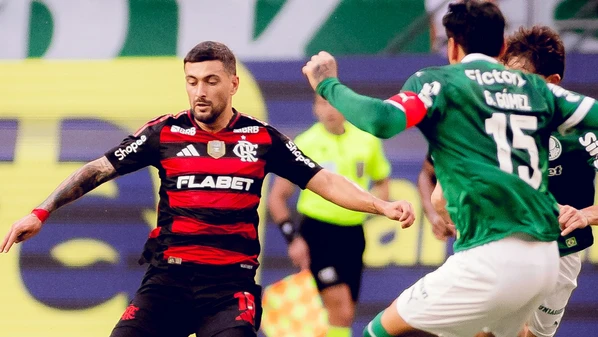 Protagonistas do futebol brasileiro nos últimos anos e rivais dentro e fora de campo, Rubro-Negro e Verdão travam duelo que vale muito para o ego dos clubes