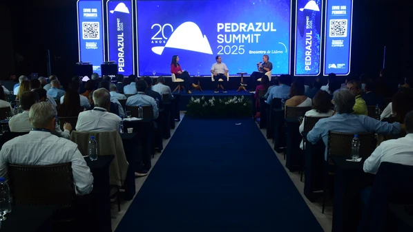 Primeiro dia do Pedra Azul Summit, encontro de líderes promovido pela Rede Gazeta, mostra a força do Espírito Santo, apesar da vergonha que o capixaba passa com a BR 262; e os supermercados, vão voltar a fechar aos domingos?