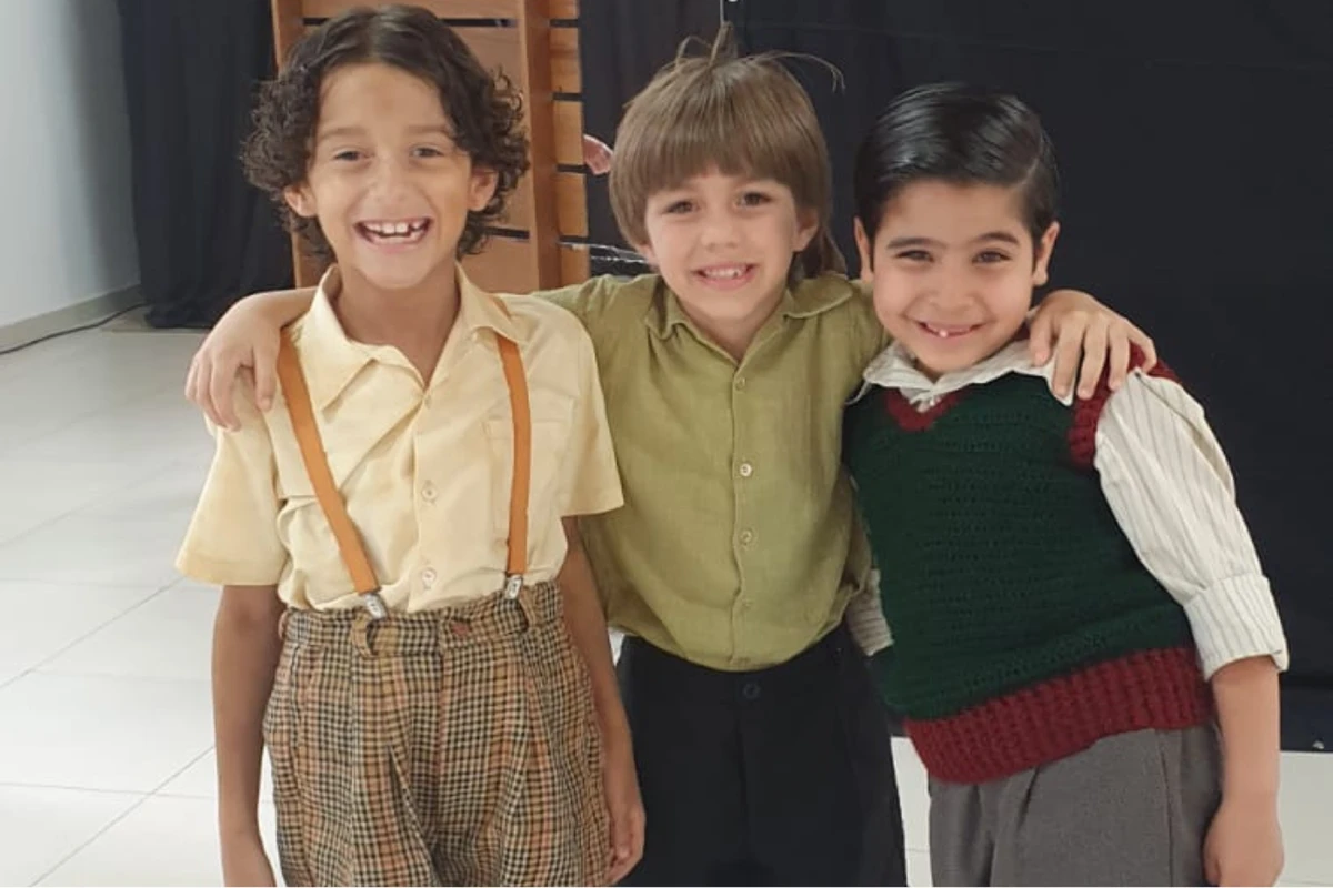 Arthur de Brito ( Cebolinha), Lucas Duh ( Cascão) e Diego Laumar ( Maurício de Sousa)