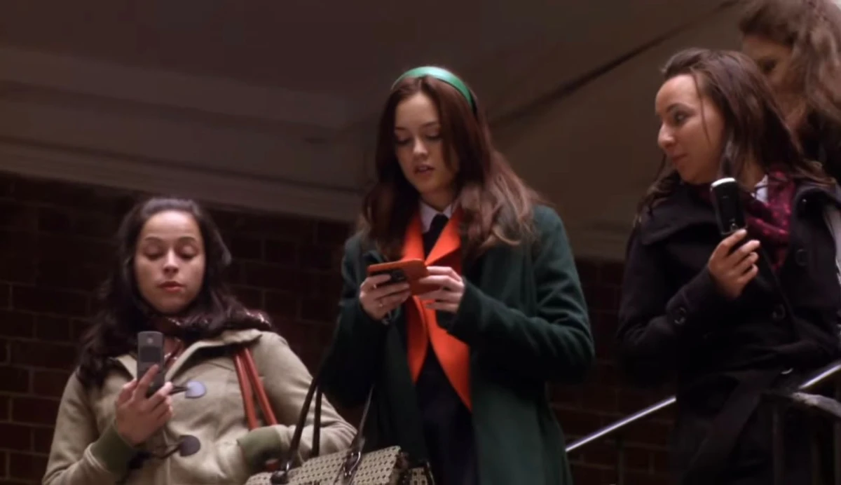 GG apresenta uma trama baseada em dramas adolescentes