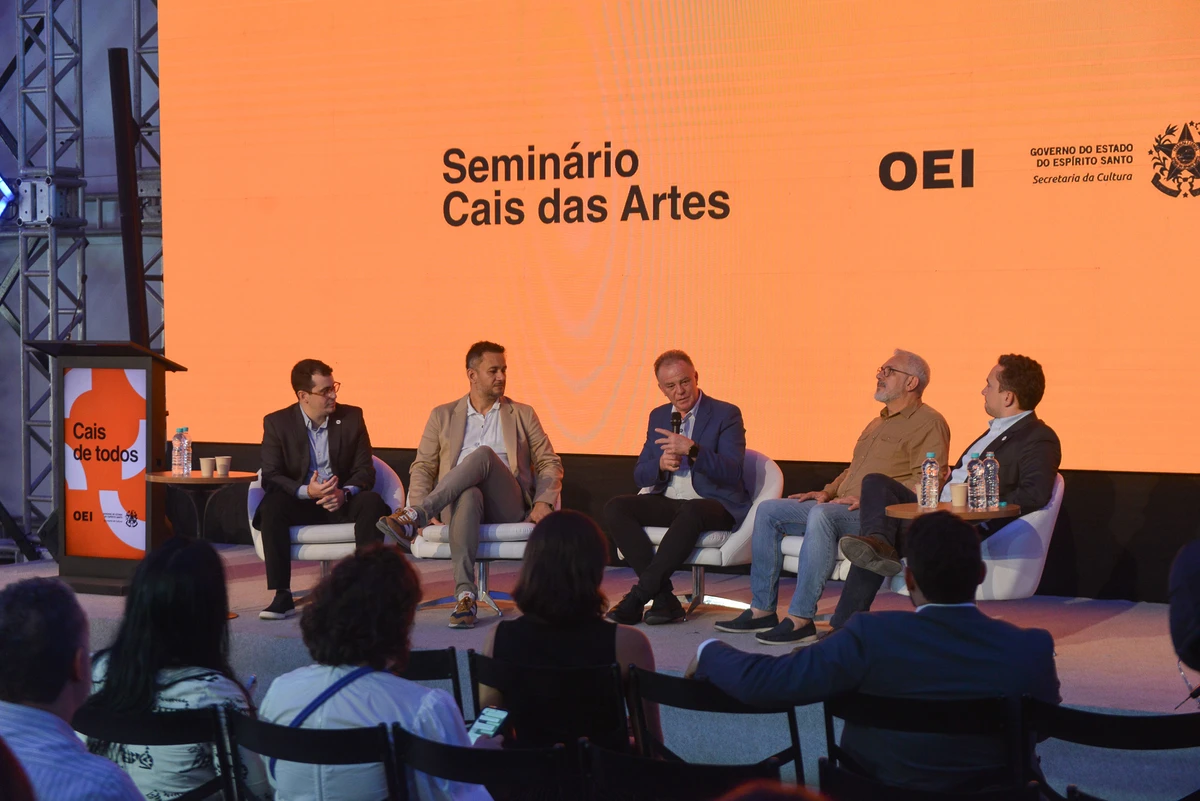 Governando Renato Casagrande entrevistado sobre Cais das Artes