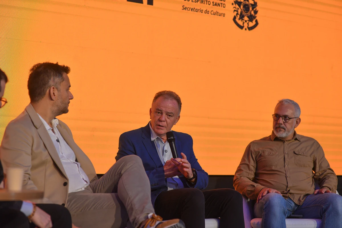 Governando Renato Casagrande entrevistado sobre Cais das Artes