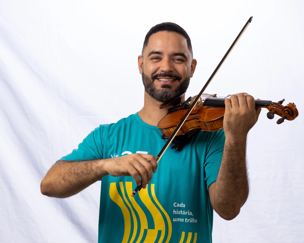 Lucas Anizio começou como aluno e hoje é maestro da Orquestra Jovem Vale Mpusica