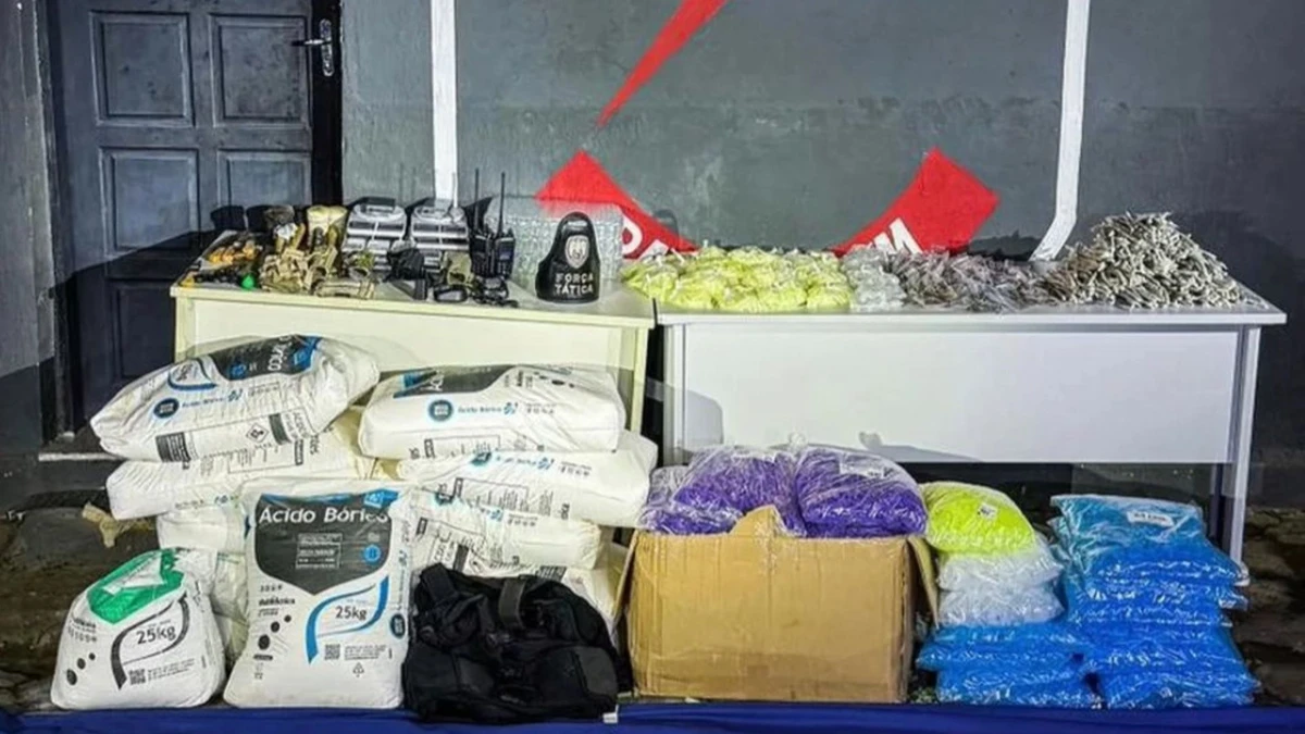 Material apreendido durante ação da PM em Flexal II, Cariacica