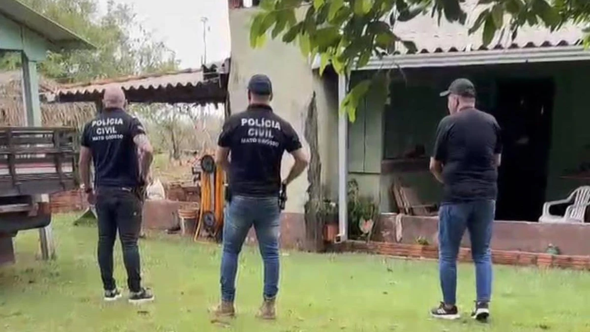 Policiais cumprindo mandados de busca e apreensão em Mato Grosso