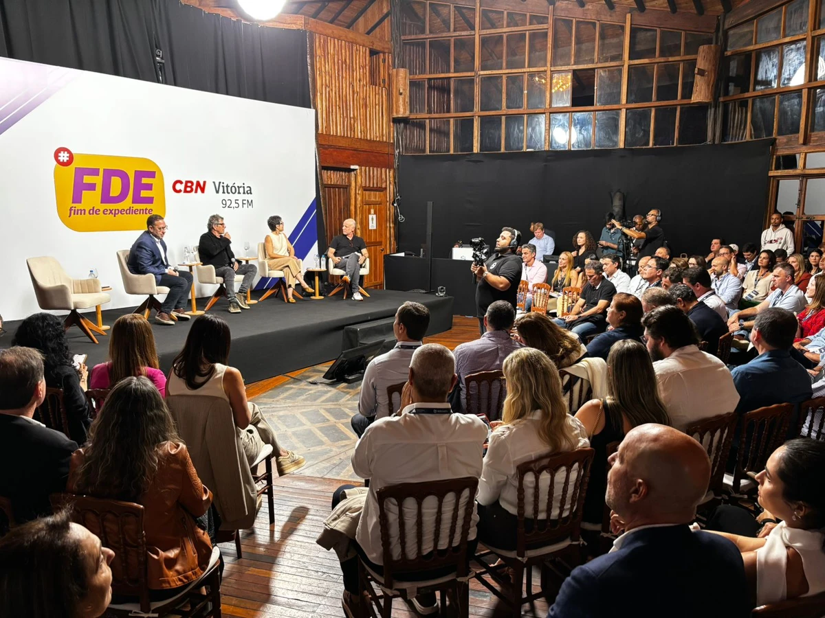 Programa Fim de Expediente CBN no Pedra Azul Summit 2025