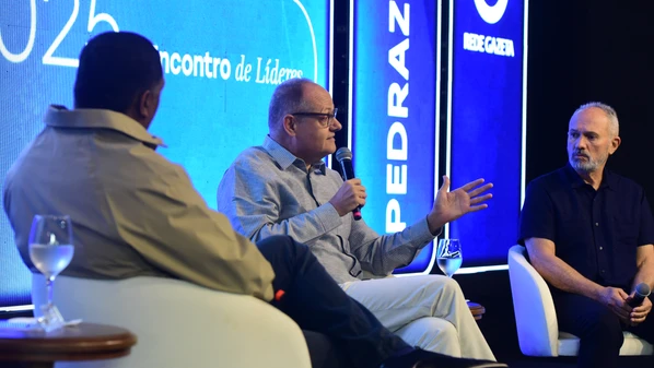 Pesquisador do BTG Pactual e do FGV IBRE participou de painel sobre o panorama econômico do país, ao lado do ex-governador do Espírito Santo Paulo Hartung, no Pedra Azul Summit 2025