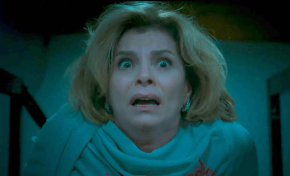 Odete Roitman sobrevive a tiro de Marco Aurélio e deixa o Brasil em 'Vale Tudo'