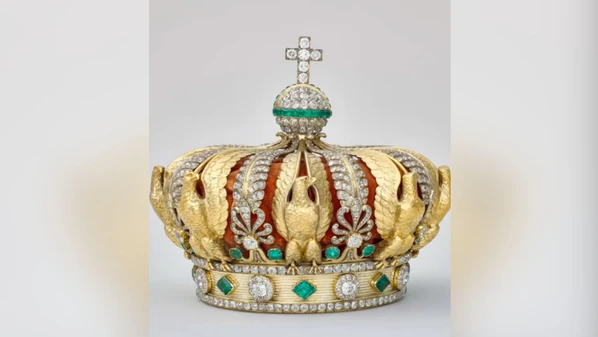 Joia do século XIX pertenceu a Eugênia, mulher de Napoleão III, e foi encontrada danificada nas proximidades do museu