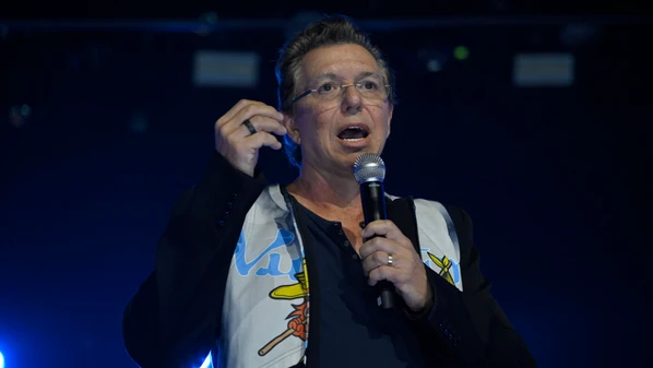 Sondado por outras emissoras, Boninho elogiou a empresa da família Abravanel