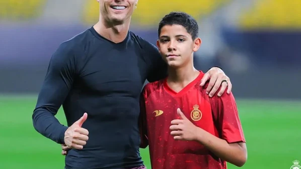 Cristiano Ronaldo Jr., de 15 anos, vai defender o time sub-16 de Portugal pela primeira vez