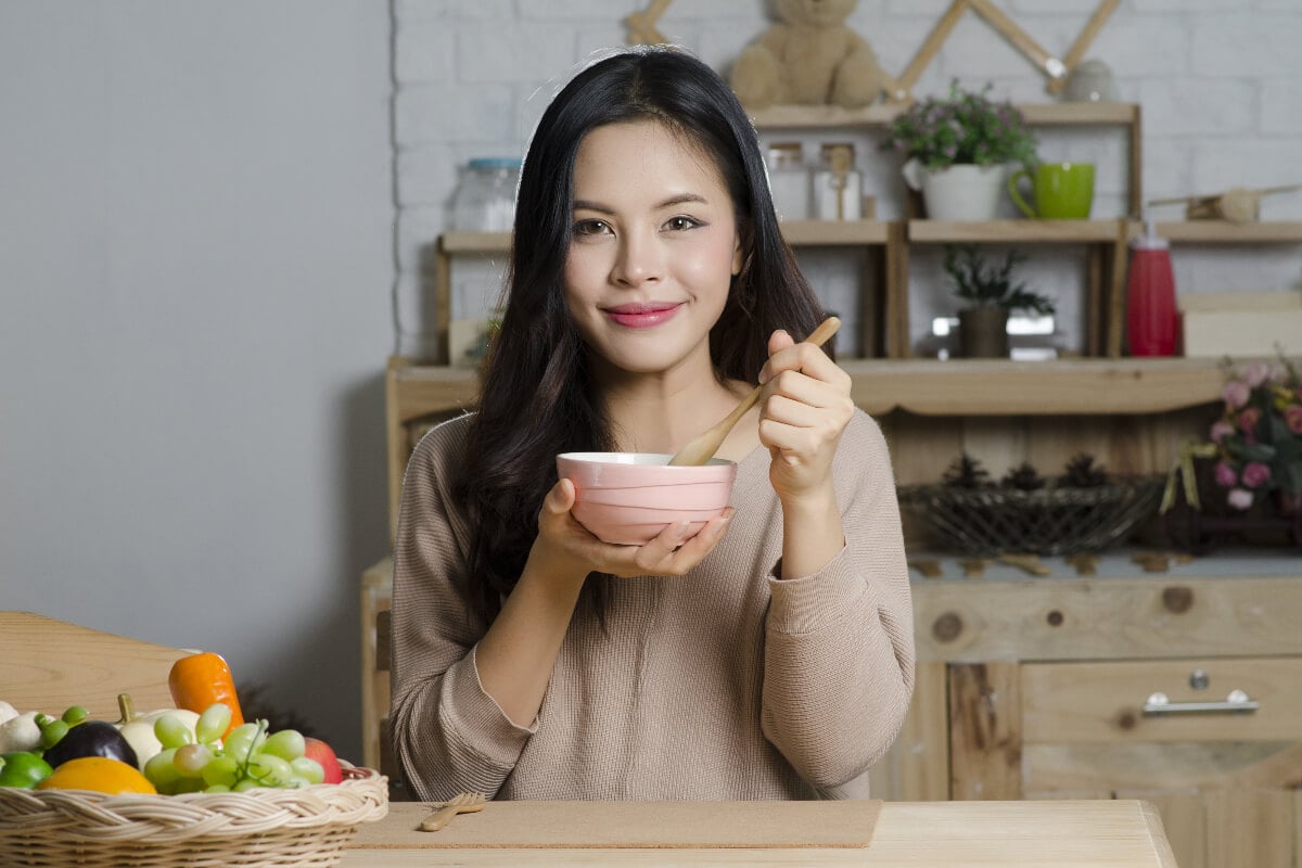 É possível inserir na rotina lanches práticos e saudáveis (Imagem: chaythawin | Shutterstock)