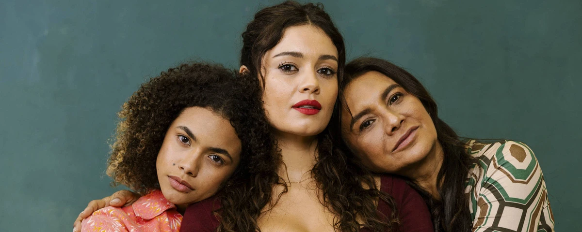 Joélly (Alana Cabral), Gerluce (Sophie Charlote) e Ligia (Dira Paes) de 'Três Graças' 