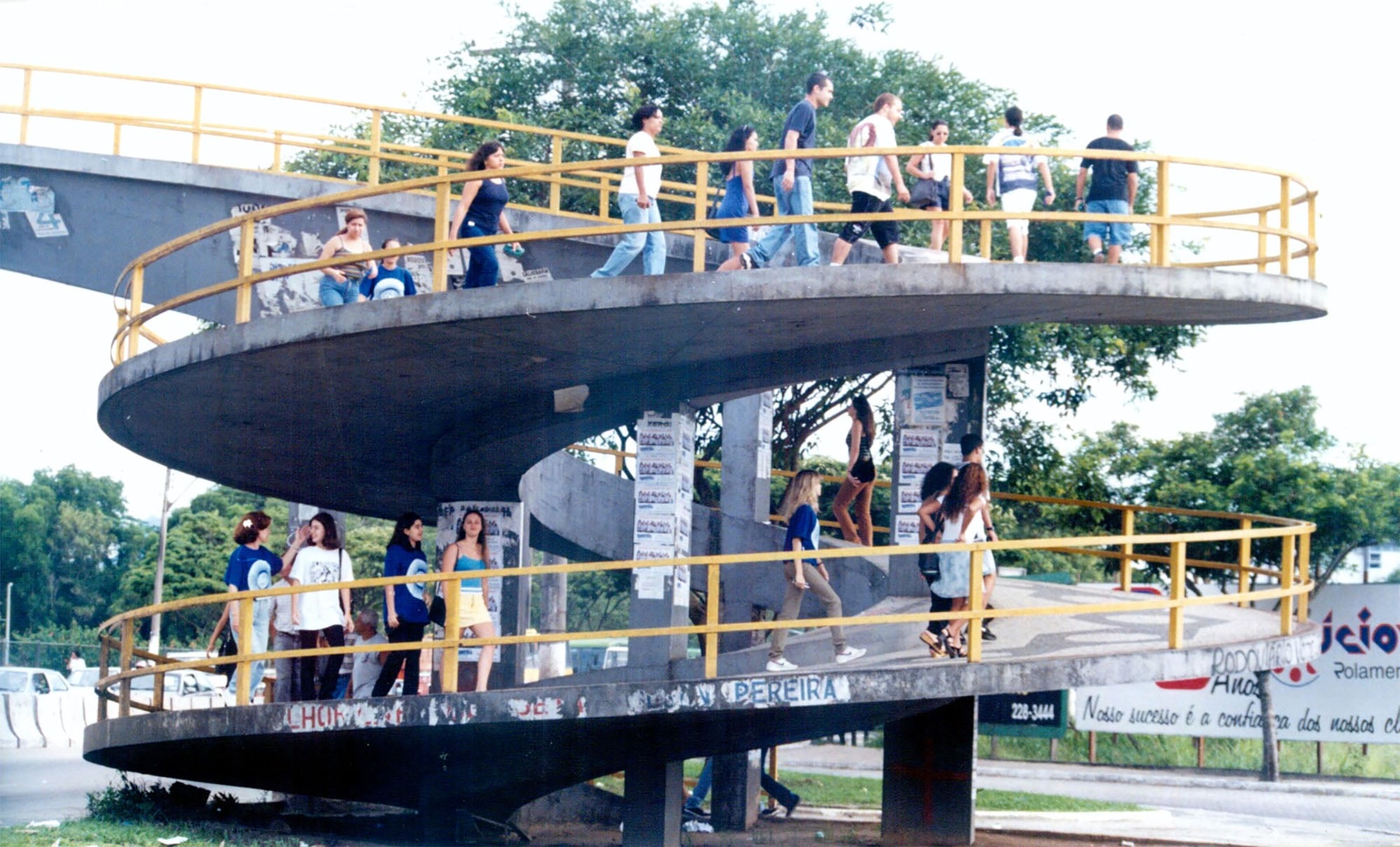 Passarela da Universidade Federal do Espírito Santo (Ufes) em 1998