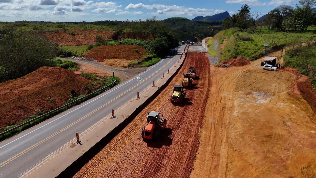 Entrega deve acontecer cerca de oito meses antes do previsto, de acordo com a concessionária, em anúncio feito durante entrega de 7 km de obras de duplicação da rodovia entre Guarapari e Anchieta