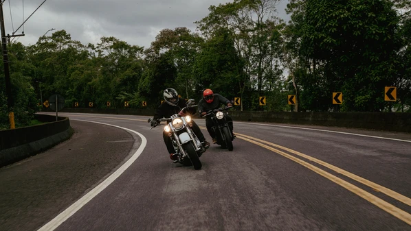 Ir para a praia durante o Carnaval é um programa comum de muitos motociclistas, porém, a motocicleta requer cuidados especiais