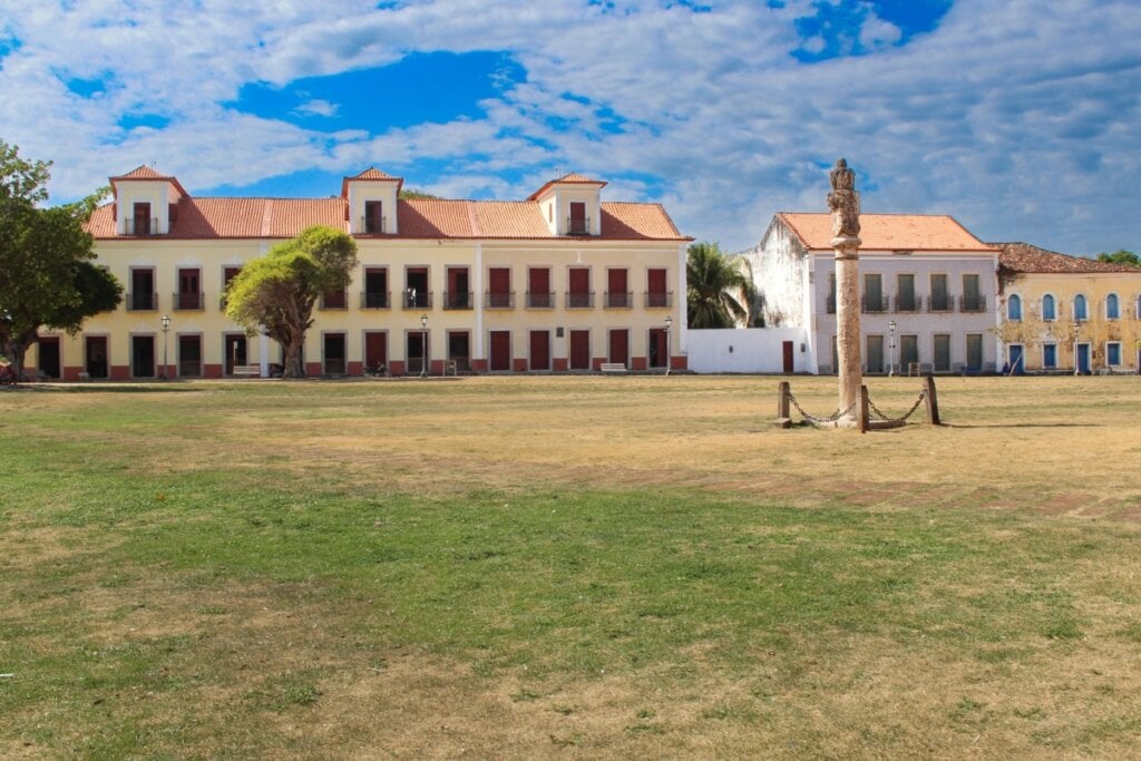 Alcântara é um destino interessante pelos casarões imperiais e pela rusticidade (Imagem: F de Jesus | Shutterstock)