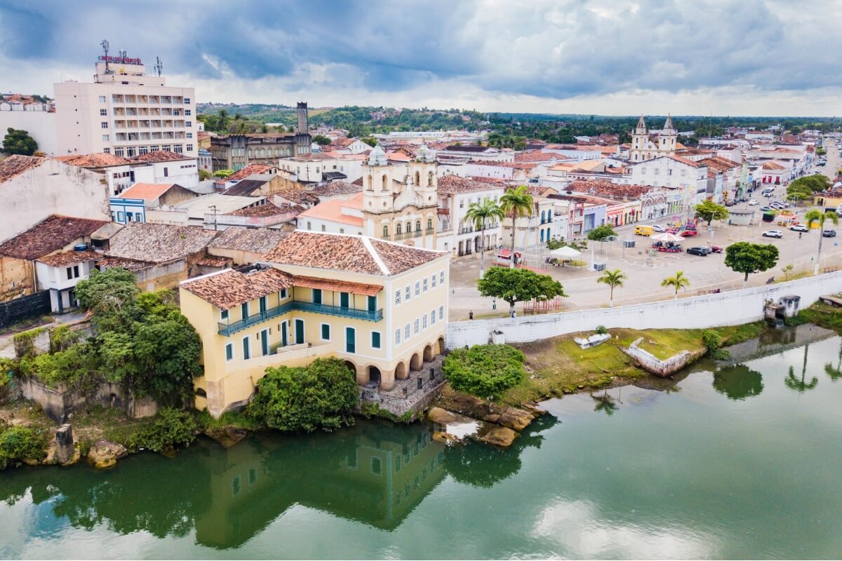 Há destinos incríveis para conhecer no Brasil durante a primavera (Imagem: Viagens e Caminhos | Shutterstock) 
