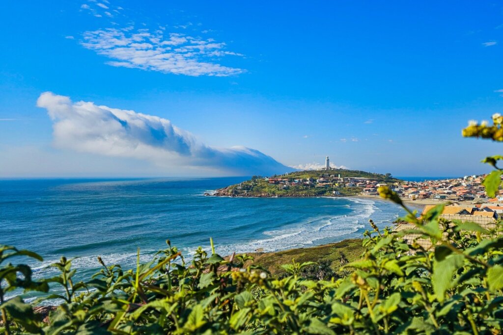 Laguna é um centro histórico com forte vínculo com a história do Brasil (Imagem: Novos Horizontes PeA | Shutterstock) 