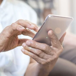 Celular Android irá exibir aviso quando dono estiver falando com desconhecido e abrir app de pagamento