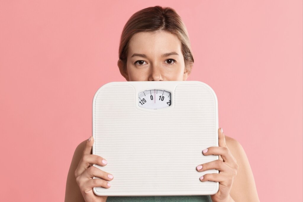 Manter o peso ideal é fundamental para garantir a saúde dos joelhos (Imagem: New Africa | Shutterstock)