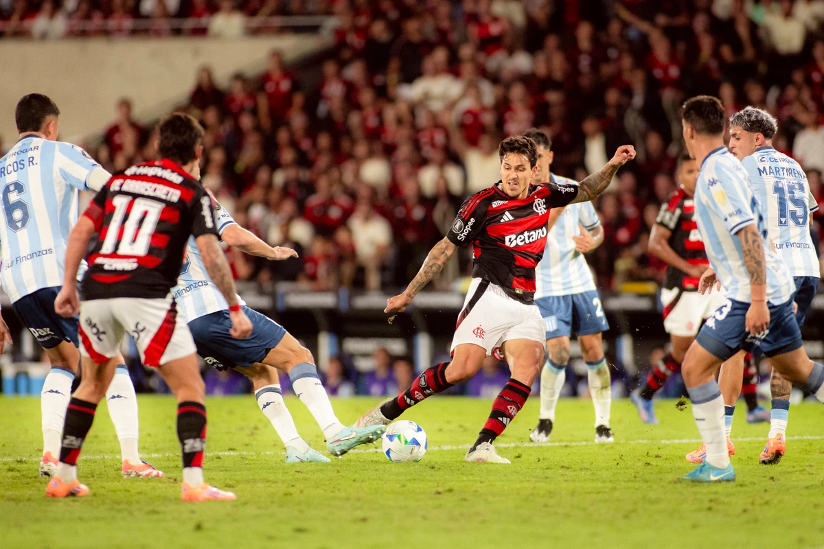 Flamengo e Racing se enfrentaram pelo jogo de ida da semifinal da Libertadores na noite desta quarta-feira (22), no Maracanã