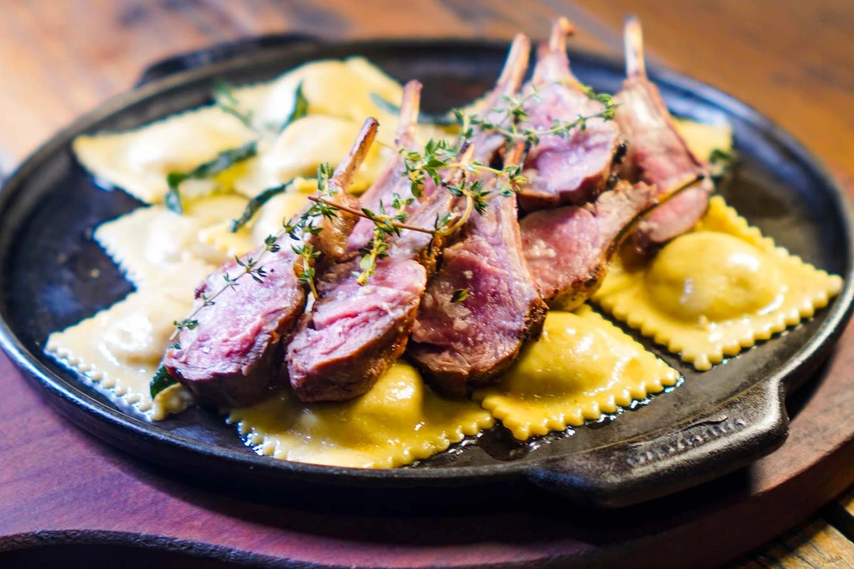 Carré de cordeiro com tortelli de abóbora da Cervejaria Três Santas (R$ 298/duas pessoas) Foto por Acervo/Três Santas