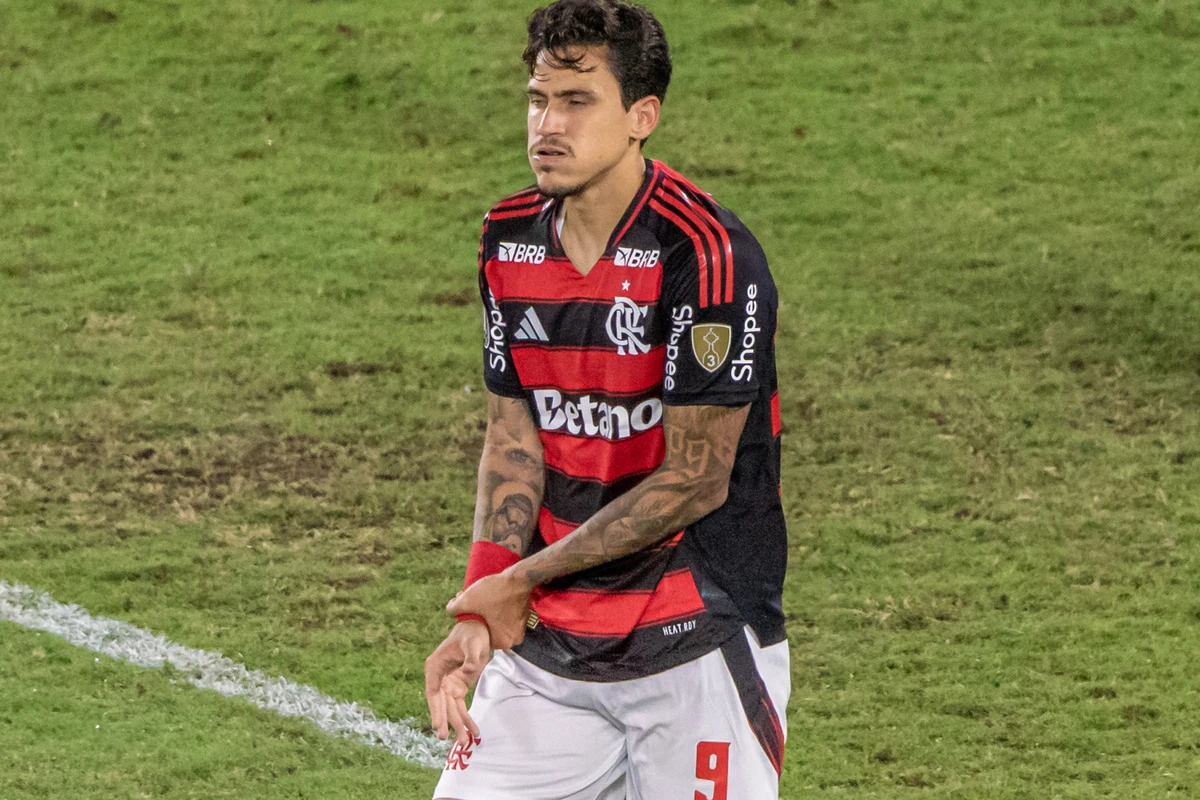 Com lesão no antebraço, Pedro vai desfalcar o Flamengo contra o Racing